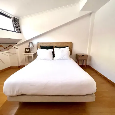 Gem I - Trendy Santos District Apartment Lisbon