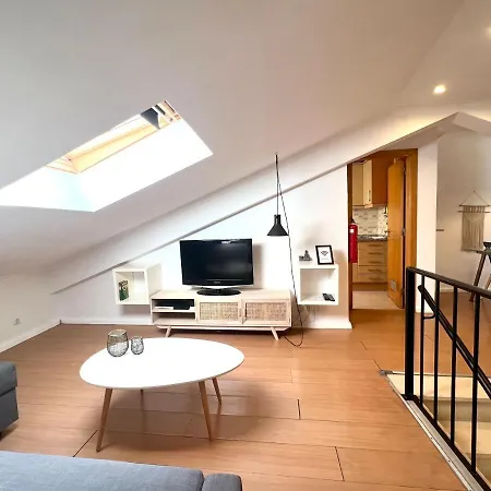 Santos Gem I - In Trendy Neighborhood *